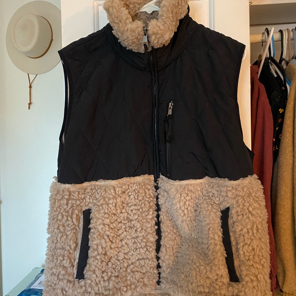 Abercrombie & Fitch Vest